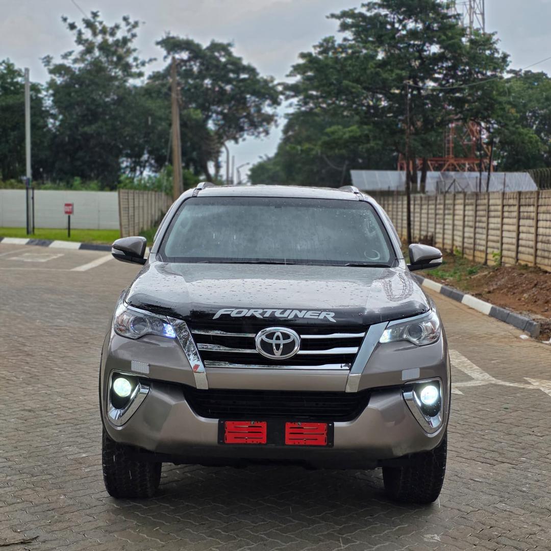 TOYOTA FORTUNER GD6