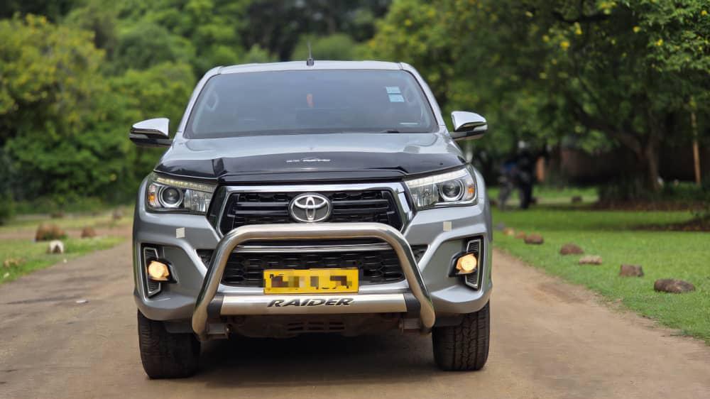 TOYOTA HILUX REVO