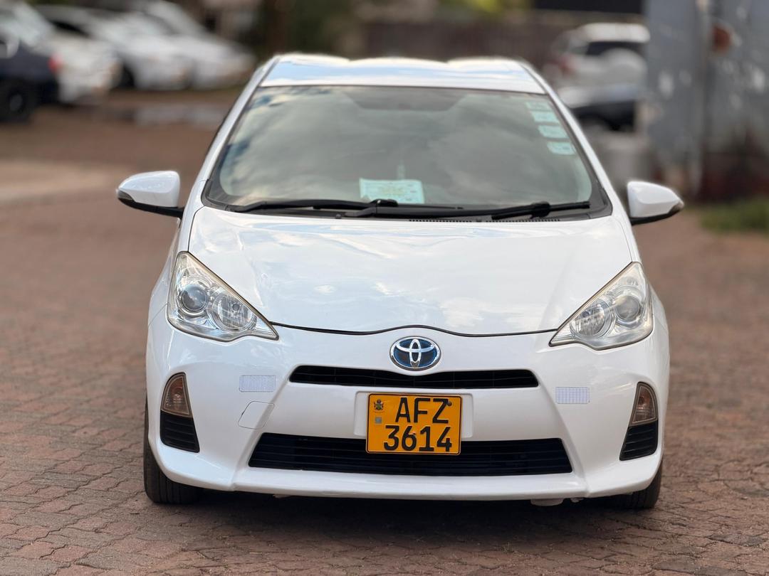 TOYOTA AQUA HYBRID