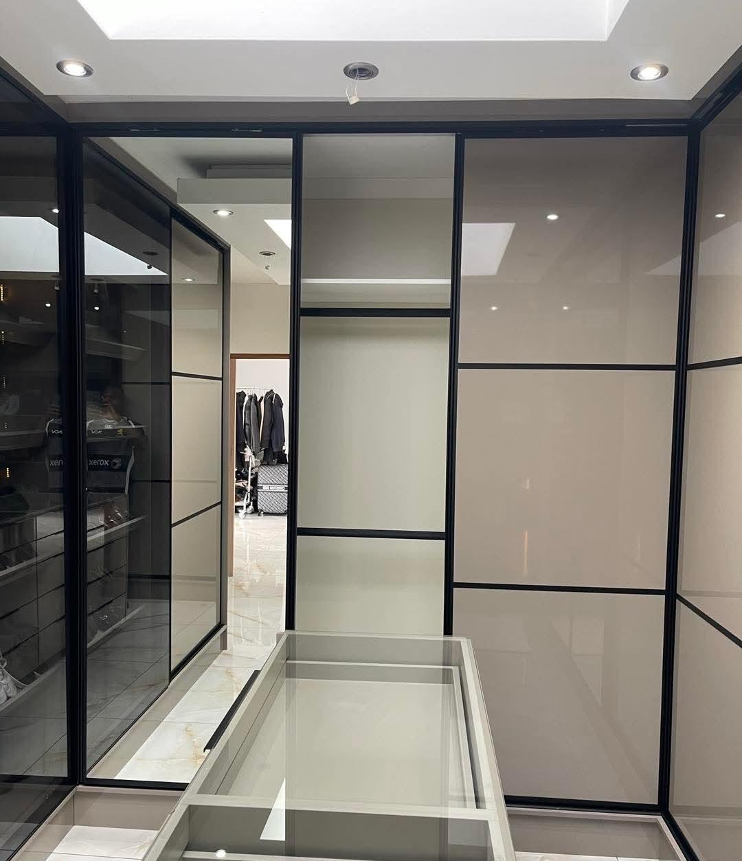Walk-In-Closet