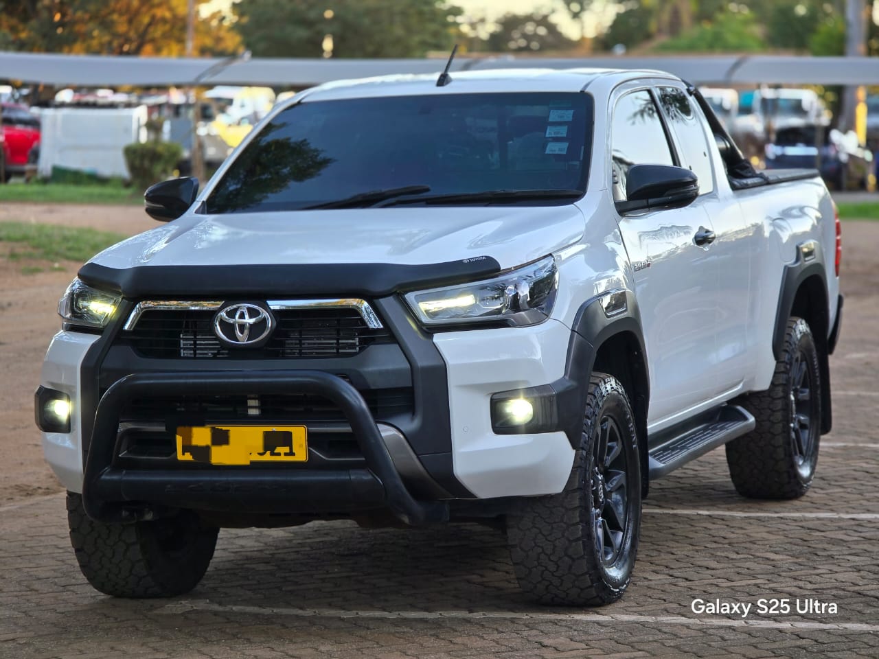 TOYOTA HILUX LEGEND