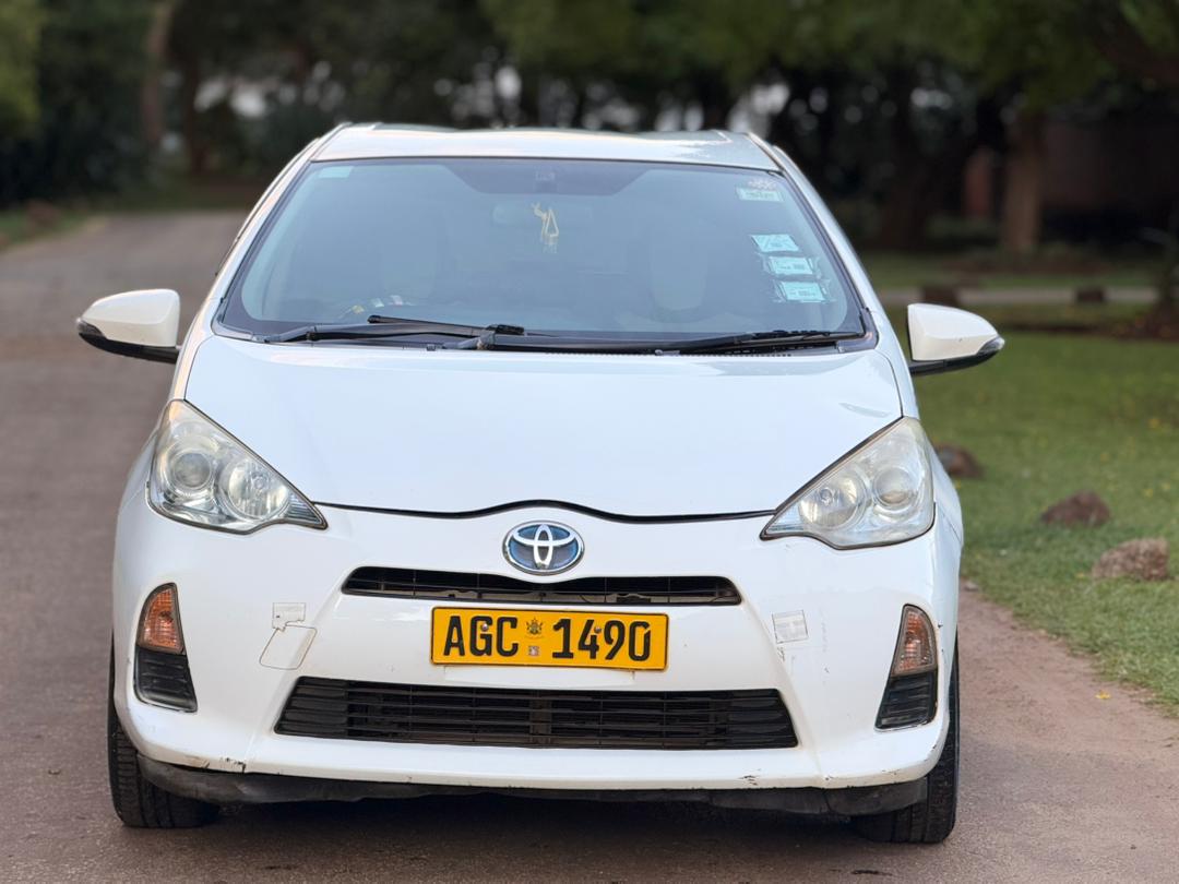 TOYOTA AQUA HYBRID