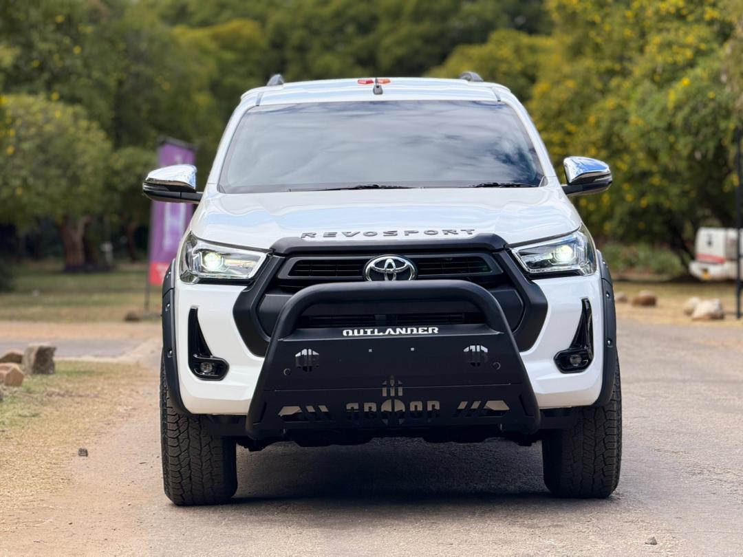 TOYOTA HILUX REVO