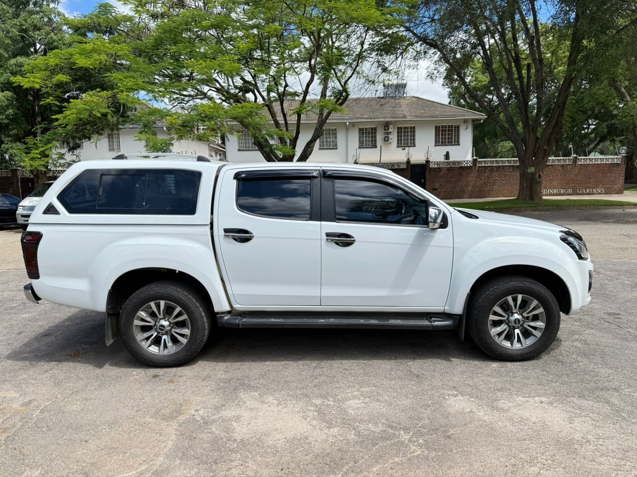 ISUZU KB 300 LX