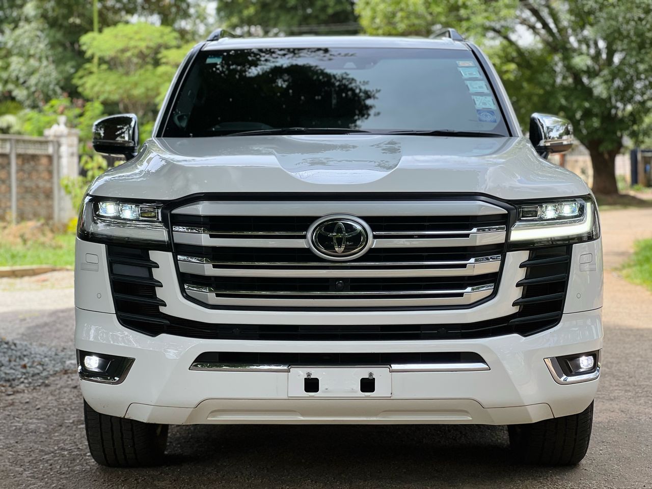 TOYOTA LAND CRUISER 300