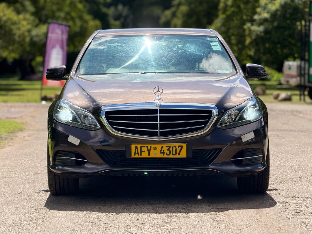 MERCEDES-BENZ E200 7G TRONIC