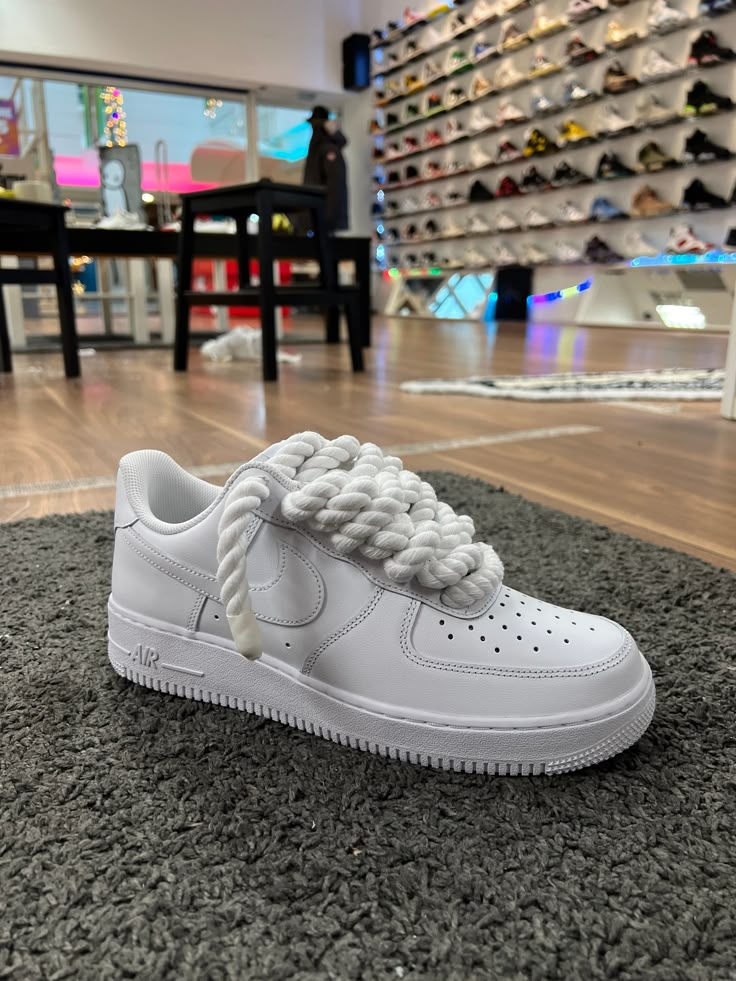 NIKE AIRFORCE