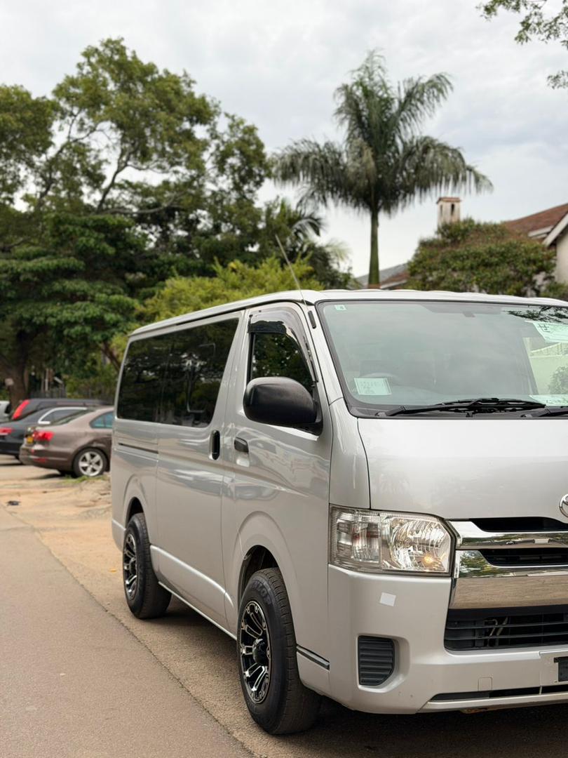 TOYOTA HIACE VAN GL