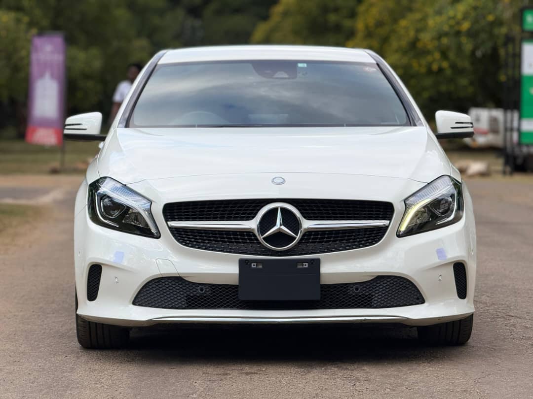 MERCEDES-BENZ A180