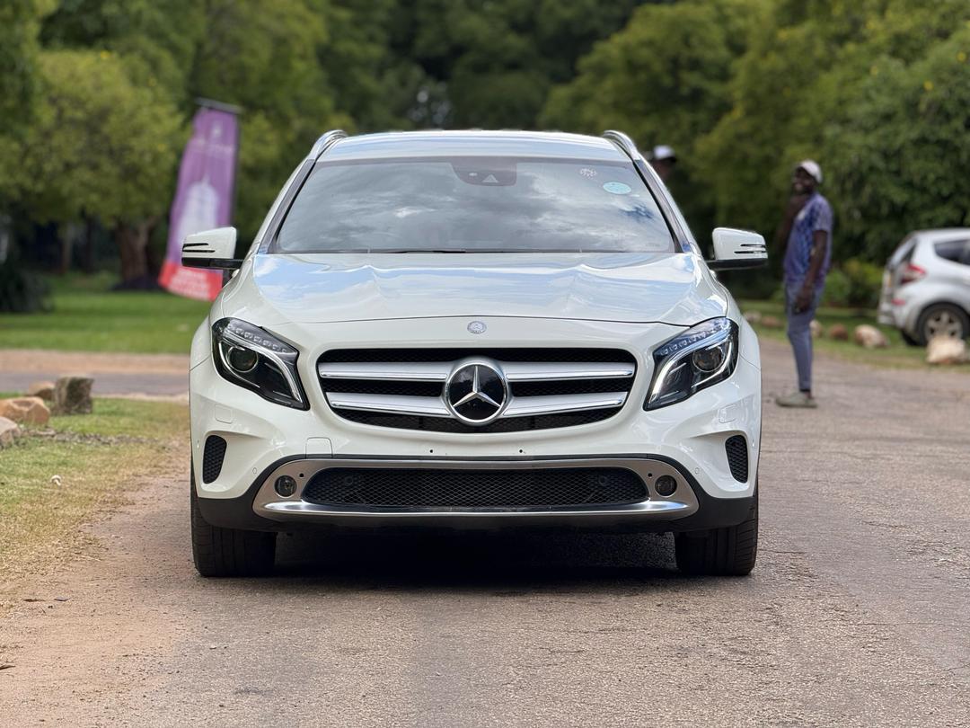 MERCEDES-BENZ GLA 250 4MATIC