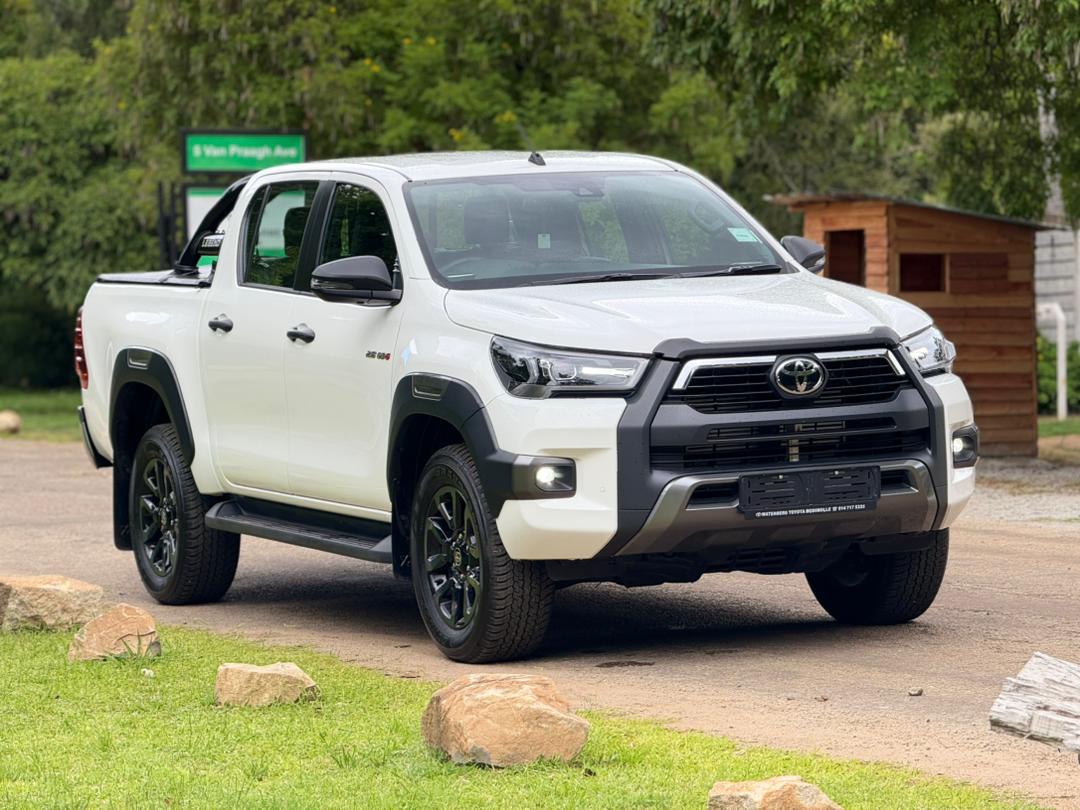 TOYOTA HILUX LEGEND