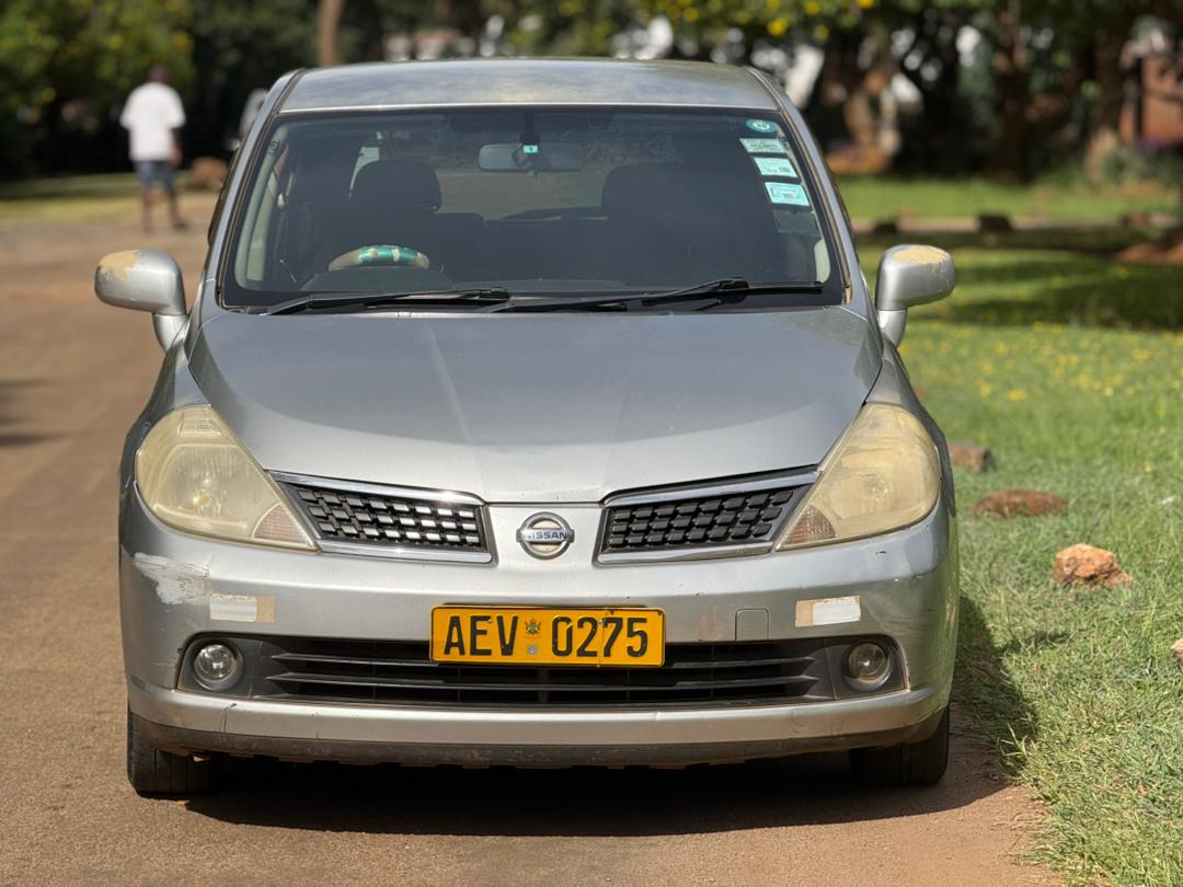 NISSAN TIIDA