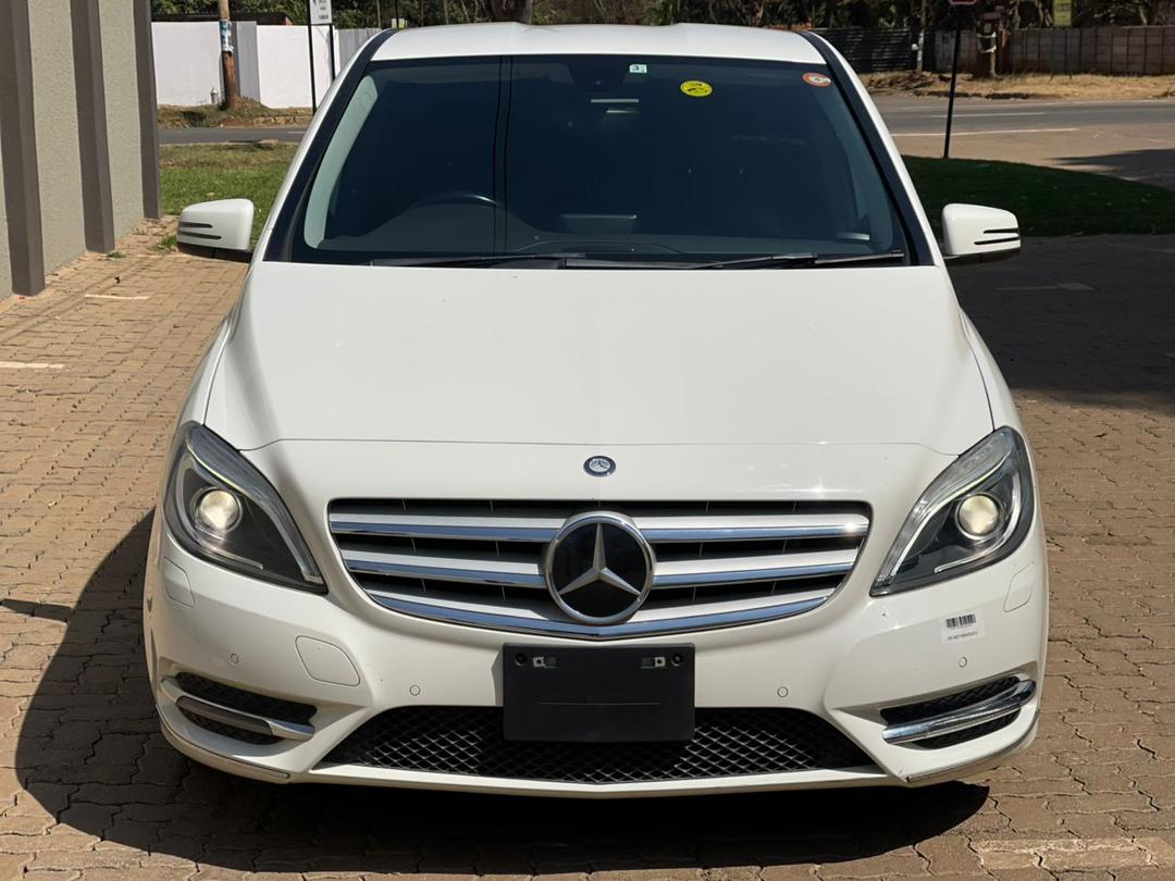 MERCEDES-BENZ B180