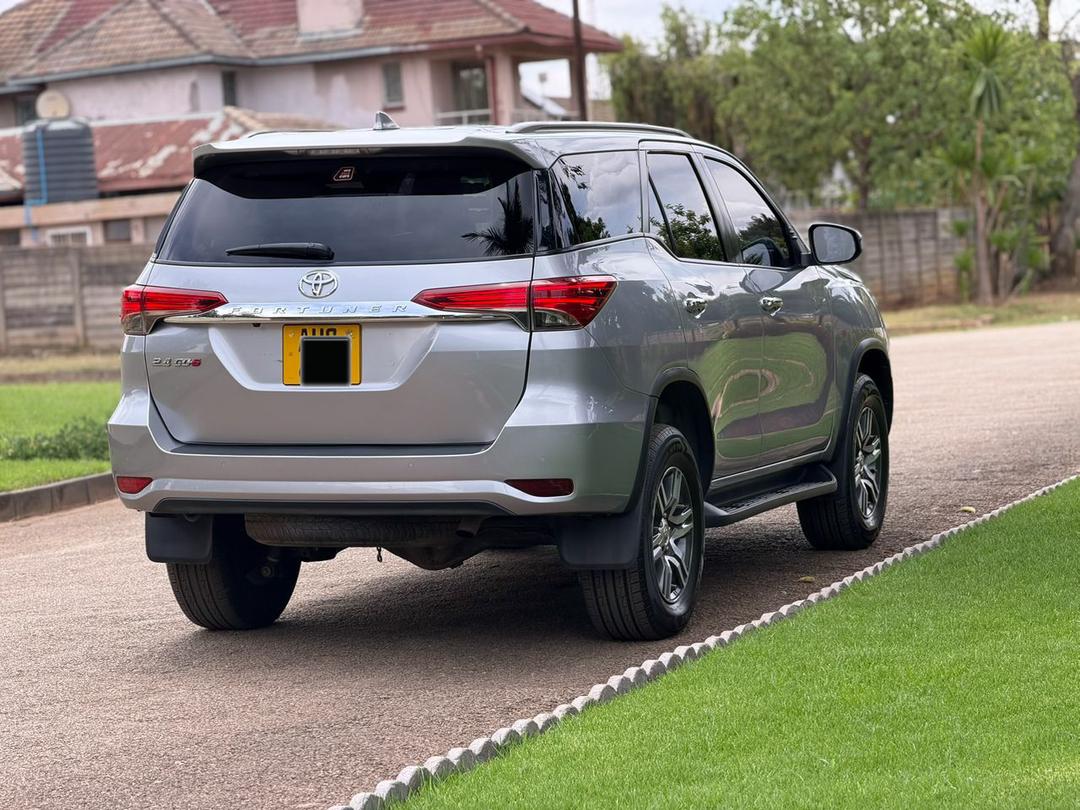 TOYOTA HILUX FORTUNER
