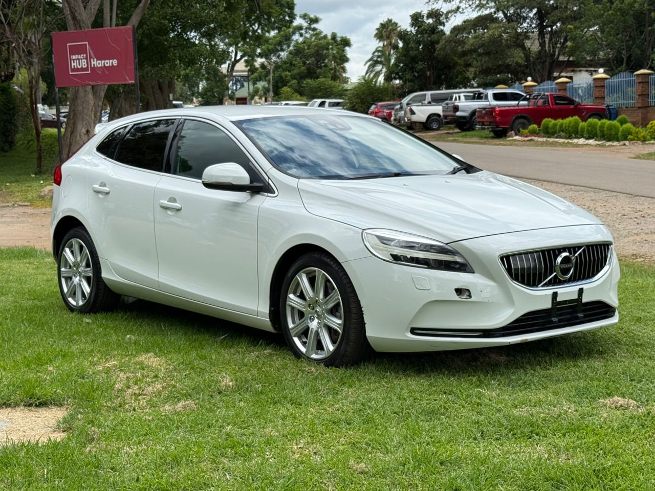 VOLVO V40 D4